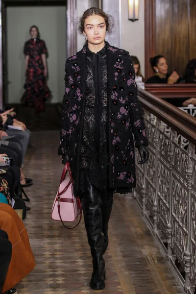Look 28